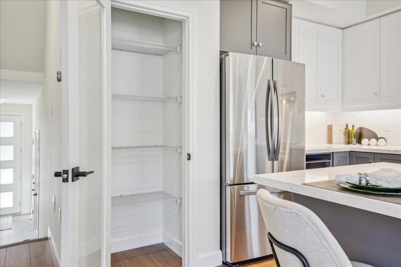 Property listing for 81 Bensley Lane, Hamilton, ON