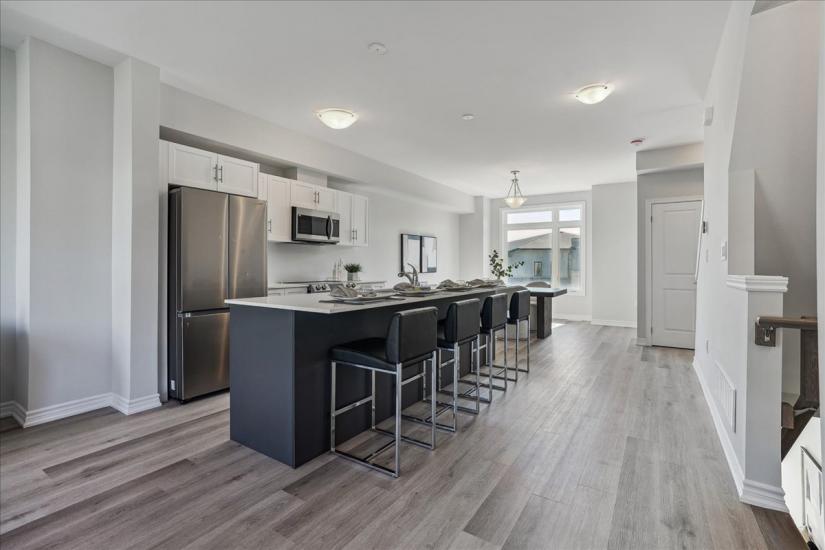 Property listing for 21 Cadwell Lane, Hamilton, ON