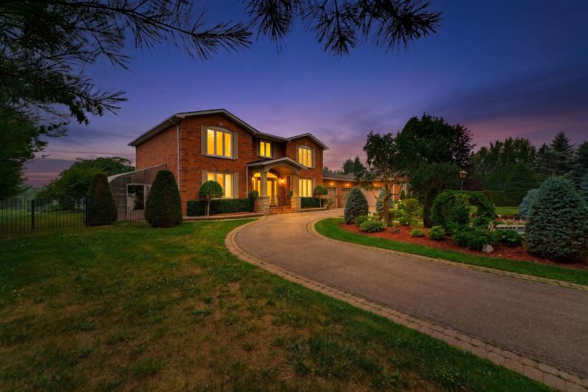 Property listing for 348 Shaver Rd., Ancaster, ON