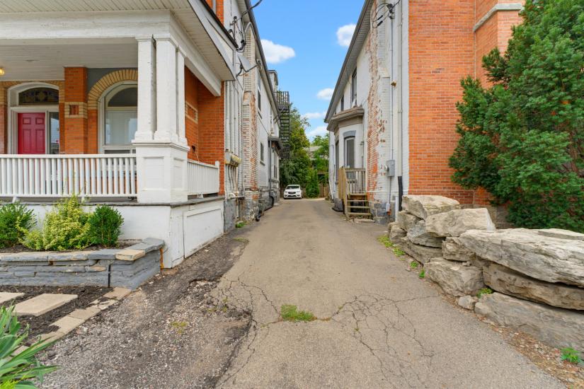 Property listing for 113 Wentworth St. S., Hamilton, ON