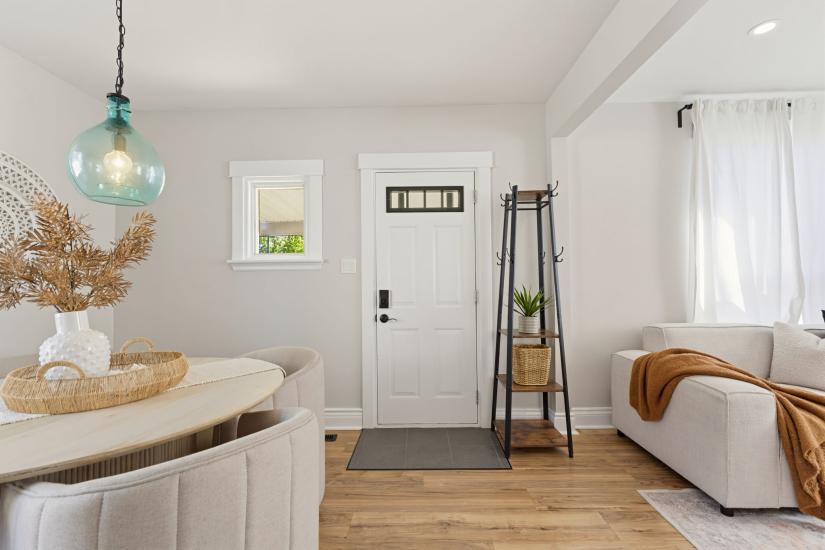 Property listing for 206 Craigroyston Rd., Hamilton, ON