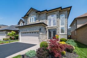Property listing for 1363 Upper Paradise Rd., Hamilton, ON