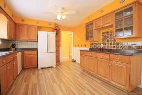 Property listing for 9 Barbara St., Smithville, Ontario