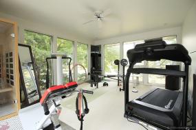 Property listing for 675 Scenic Dr., Hamilton, ON