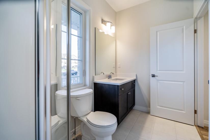 Property listing for 2 Dennis Drive, Smithville, Ontario