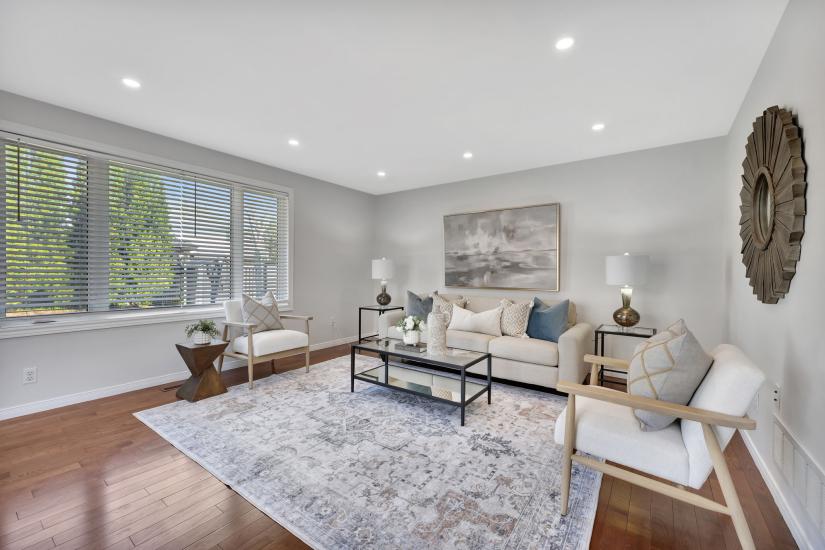 Property listing for 60 Kitty Murray Lane, Ancaster, ON