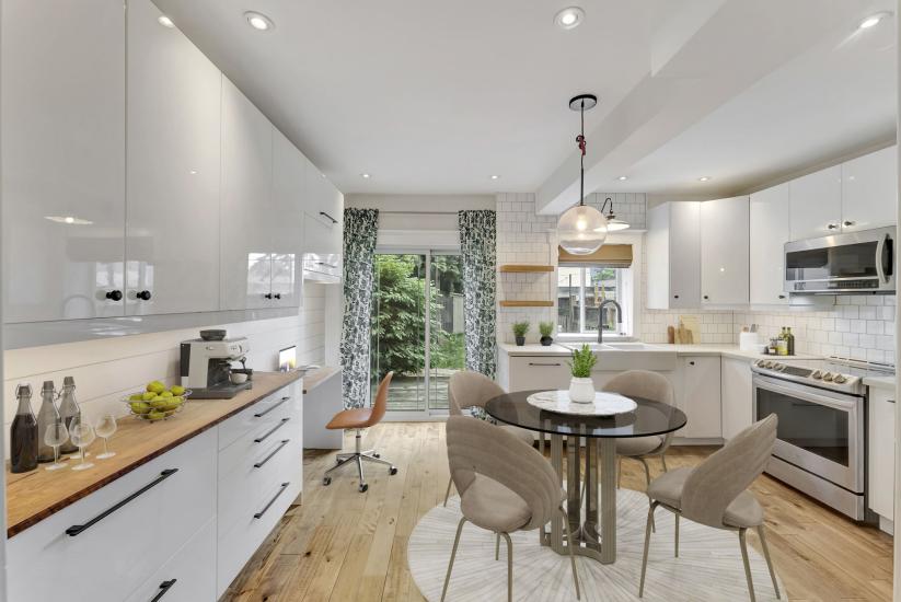 Property listing for 433 Hughson St. N., Hamilton, ON