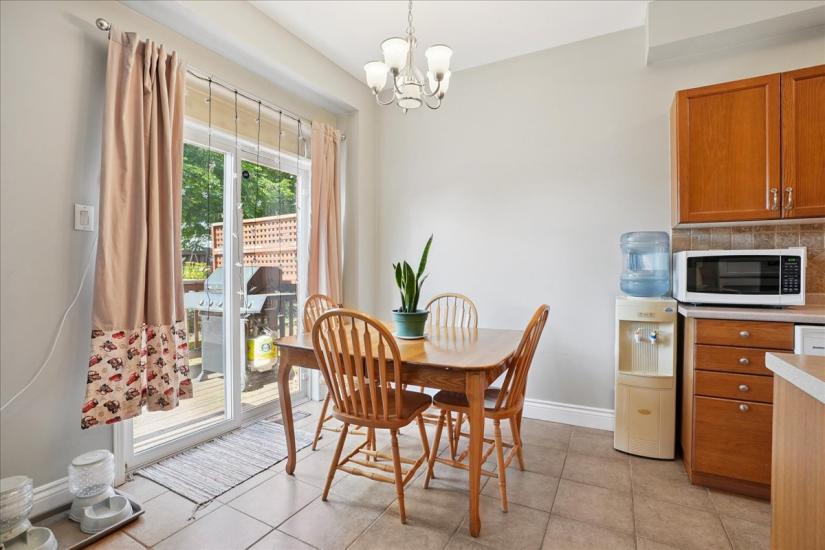 Property listing for 70 Moore Cres., Ancaster, ON