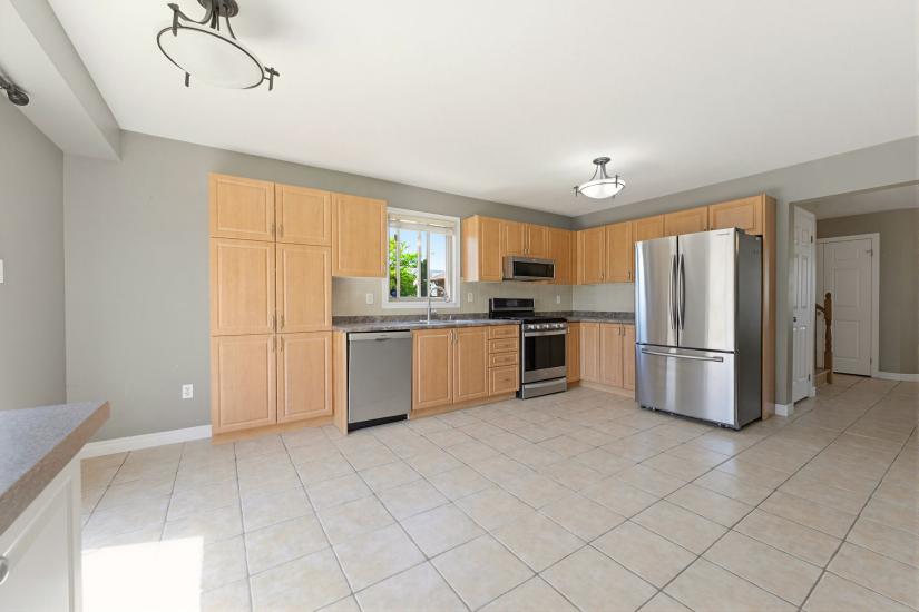Property listing for 40 Lanza Crt., Hamilton, ON