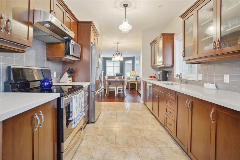 Property listing for 62 Gaddye Lane, Binbrook, ON