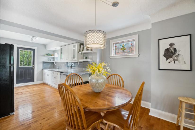 Property listing for 133 Longwood Rd. N., Hamilton, ON