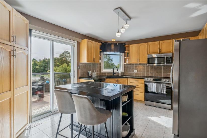 Property listing for 75 Claudette Gate, Hamilton, ON