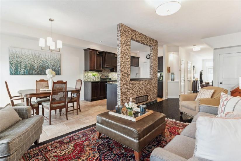 Property listing for 36 Forest Valley Cres., Dundas, ON