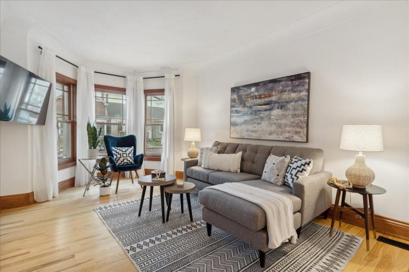 Property listing for 42 Chatham St., Hamilton, ON