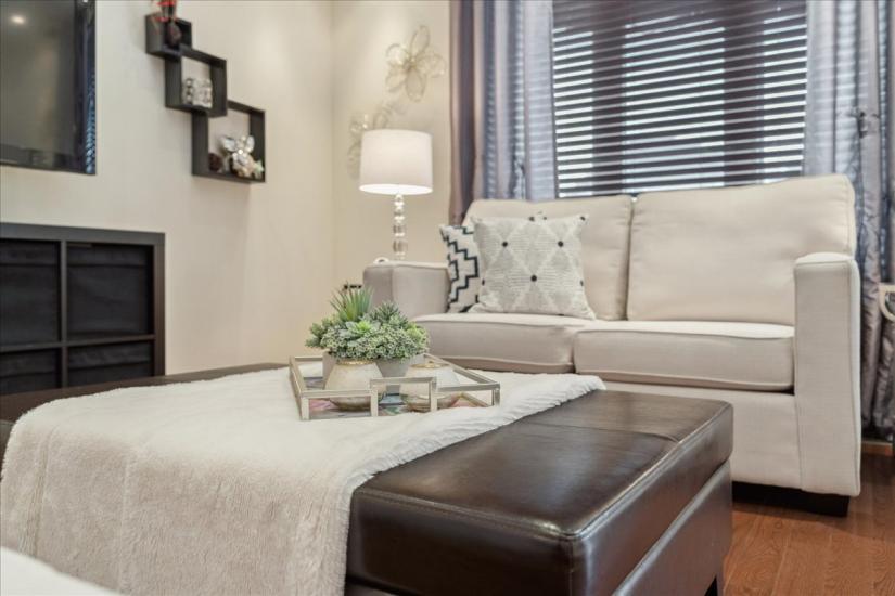 Property listing for 19 Deborah Crt., Hamilton, ON