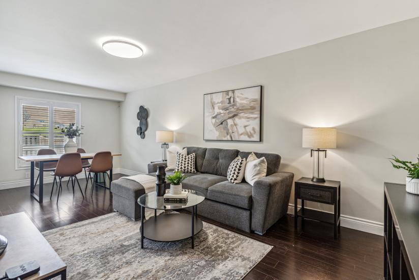 Property listing for 226 Dicenzo Dr., Hamilton, ON