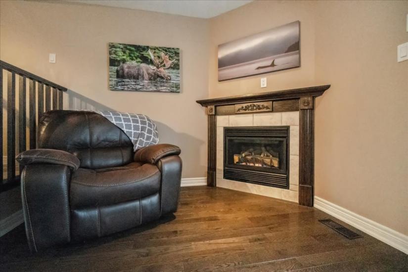 Property listing for #3-437 Highway 8, Stoney Creek, ON