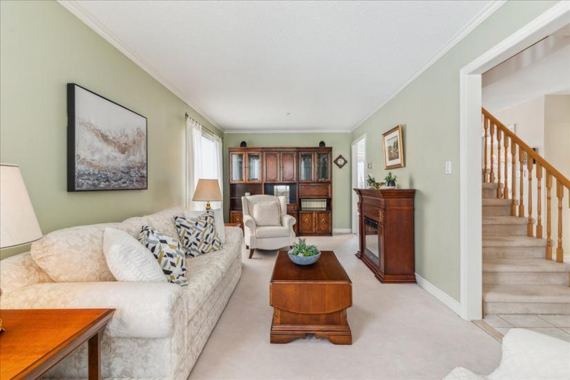 Property listing for 16 Fenwick Place, Waterdown, ON