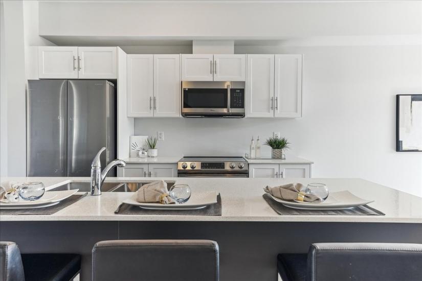 Property listing for 21 Cadwell Lane, Hamilton, ON