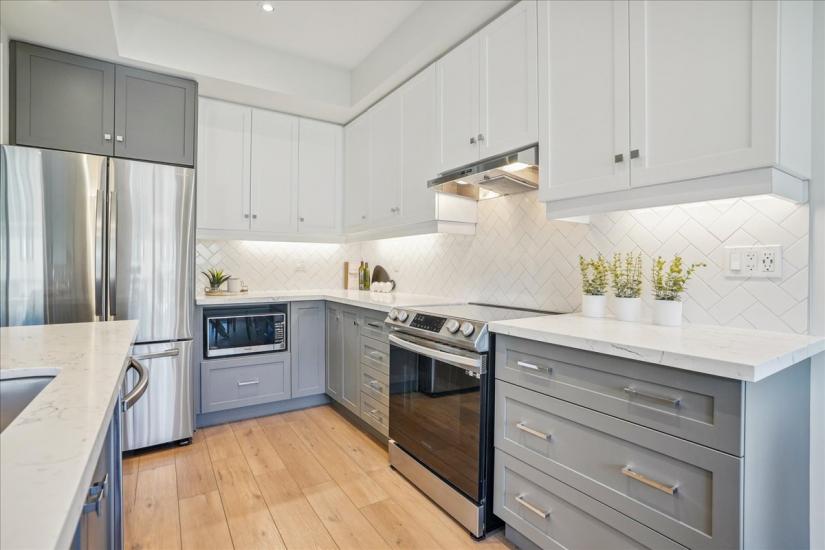 Property listing for 81 Bensley Lane, Hamilton, ON
