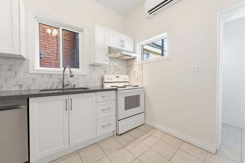 Property listing for #1-25 Strathcona Ave. S., Hamilton, ON