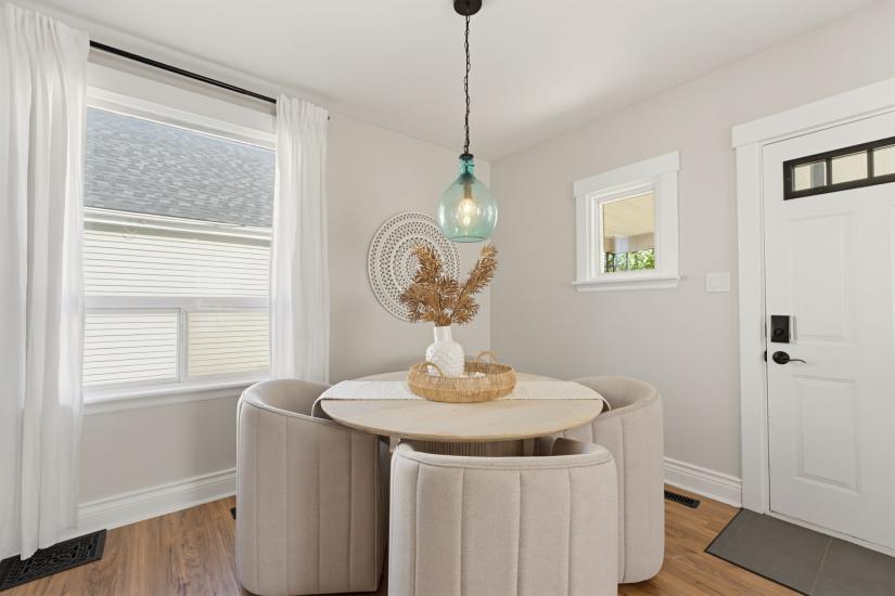 Property listing for 206 Craigroyston Rd., Hamilton, ON