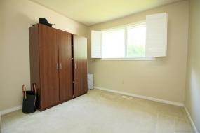 Property listing for 36 Terrace Dr., Dundas, ON