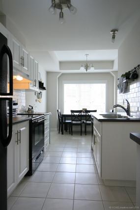 Property listing for #8-11 Stockbridge Gardens, Stoney Creek, ON
