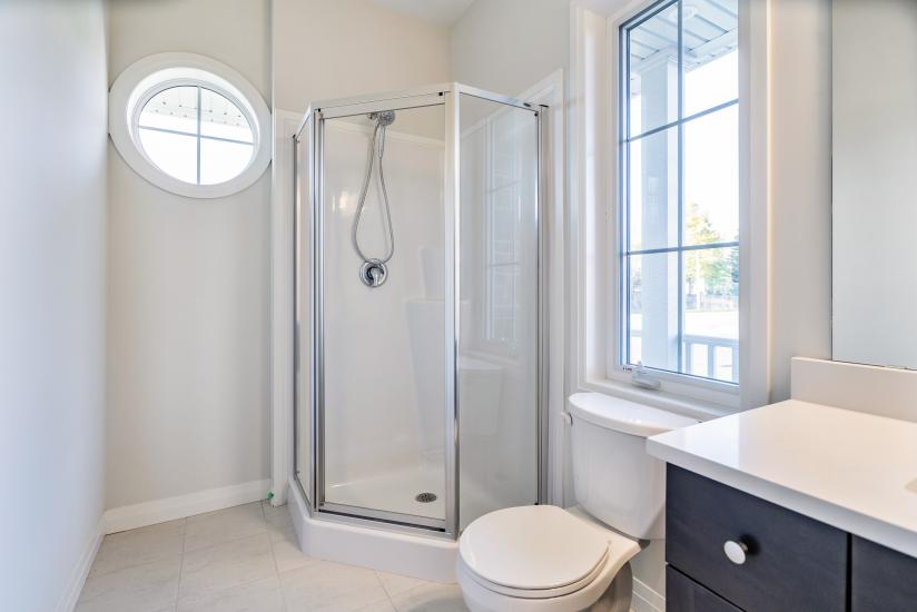 Property listing for 2 Dennis Drive, Smithville, Ontario