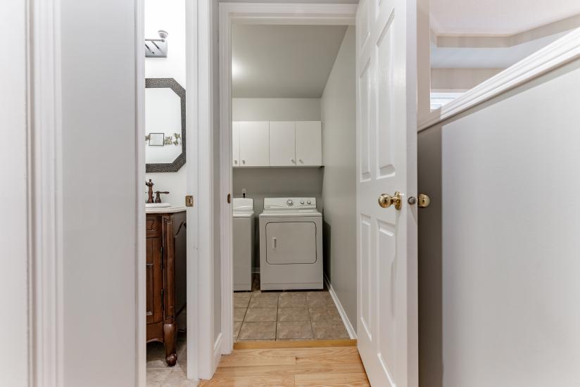 Property listing for 100 Davidson Blvd., Dundas, ON