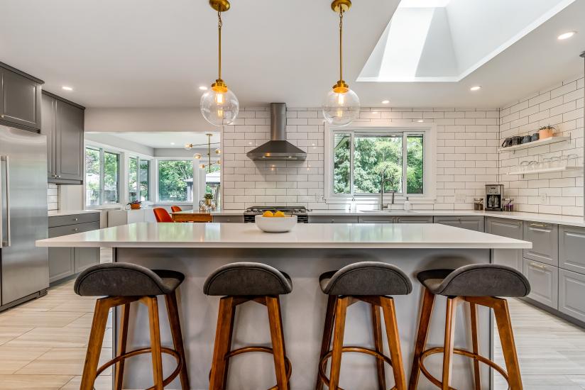 Property listing for 57 Middle Crest Street, Ancaster, ON