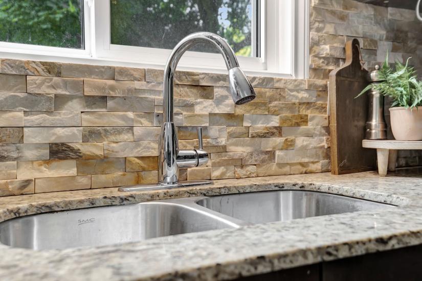 Property listing for 20 Bywood Cres., Stoney Creek, ON