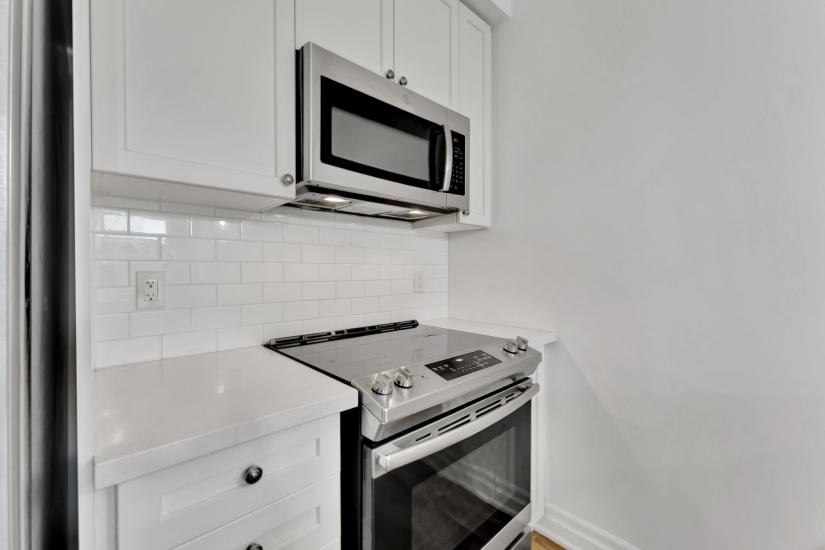 Property listing for #809-81 Robinson St., Hamilton, ON