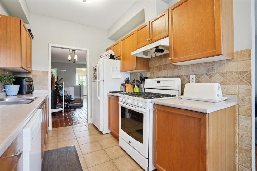 Property listing for 70 Moore Cres., Ancaster, ON