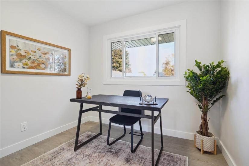Property listing for U-14 Pembroke Ave., Brantford, ON