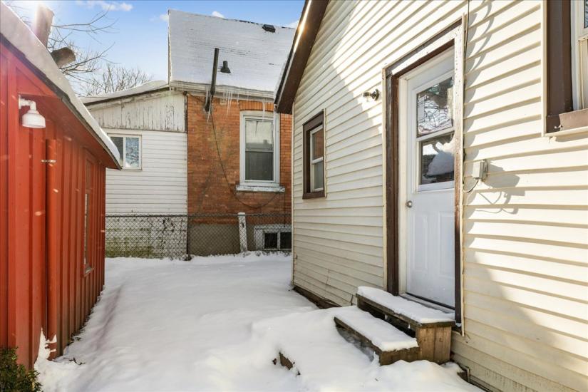 Property listing for 8 Tasker St., St. Catharines, ON