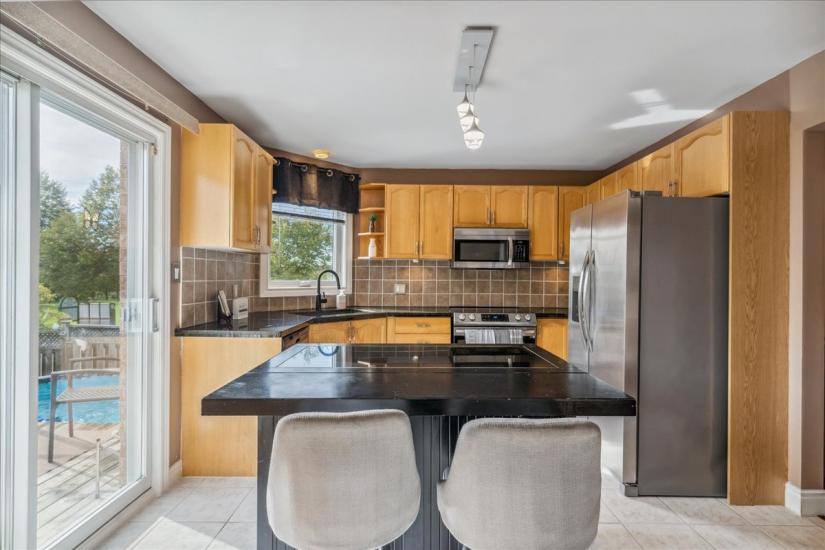 Property listing for 75 Claudette Gate, Hamilton, ON