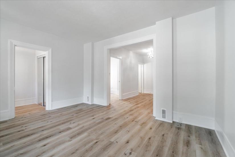 Property listing for 116 Grand River Ave., Brantford, ON