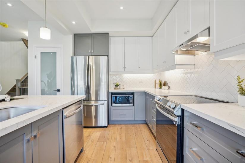 Property listing for 81 Bensley Lane, Hamilton, ON