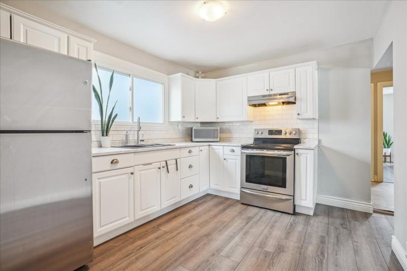 Property listing for 733 Dunn Ave., Hamilton, ON
