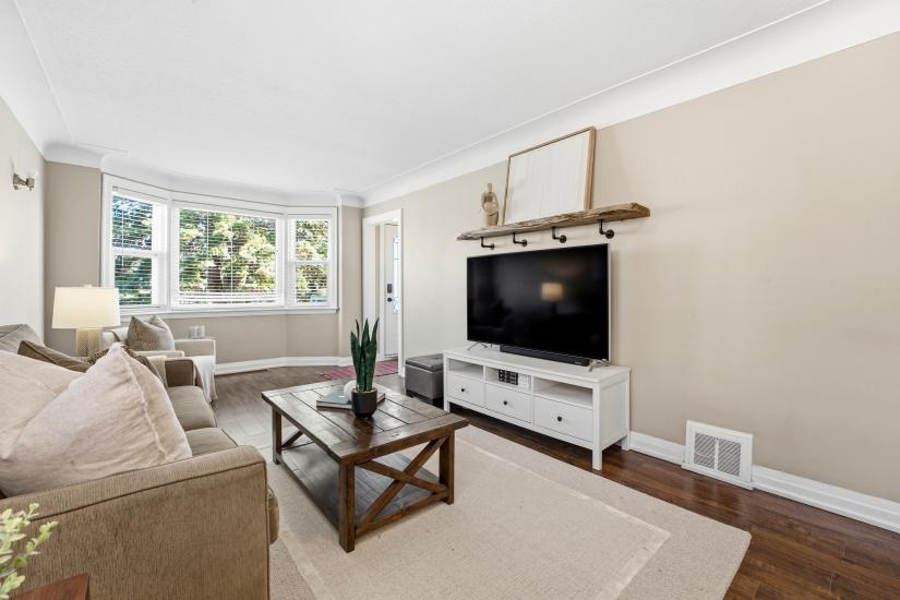 Property listing for 26 Isabel Ave., Hamilton, ON