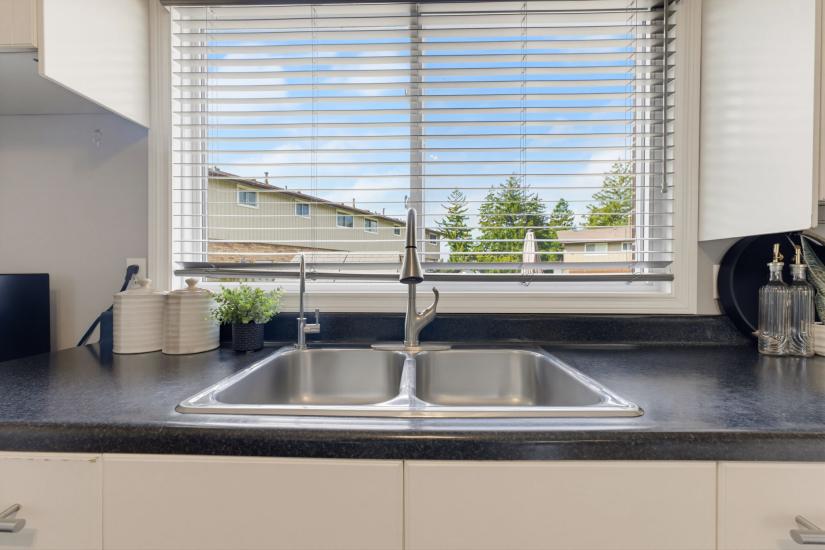 Property listing for 15 Seneca St. S., Cayuga, ON