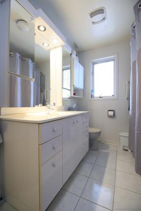 Property listing for 28 Lloyminn Ave., Ancaster, ON