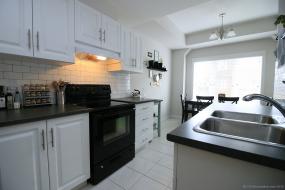 Property listing for #8-11 Stockbridge Gardens, Stoney Creek, ON