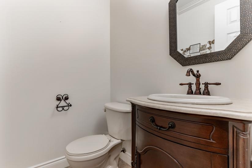 Property listing for 100 Davidson Blvd., Dundas, ON