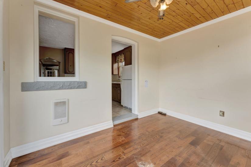 Property listing for 4 Park Row S., Hamilton, ON