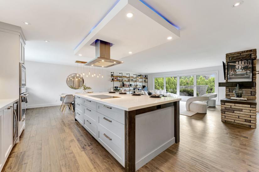 Property listing for 672 Hiawatha Blvd., Ancaster, ON