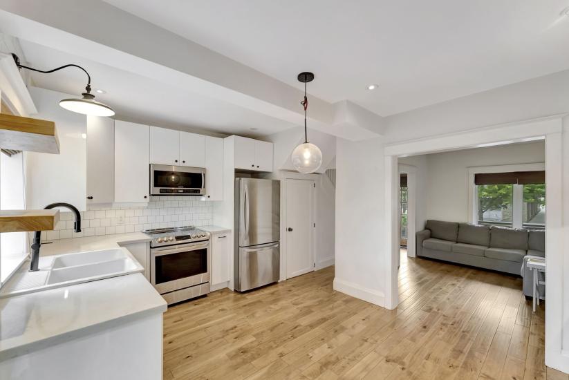 Property listing for 433 Hughson St. N., Hamilton, ON