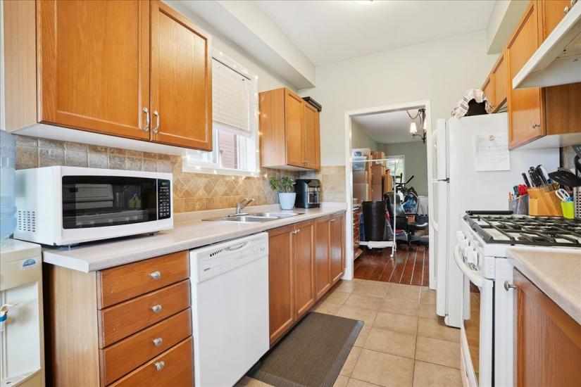 Property listing for 70 Moore Cres., Ancaster, ON