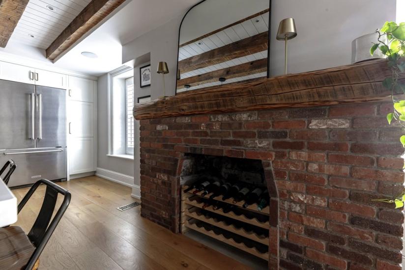 Property listing for 982 HWY 8, Stoney Creek, ON